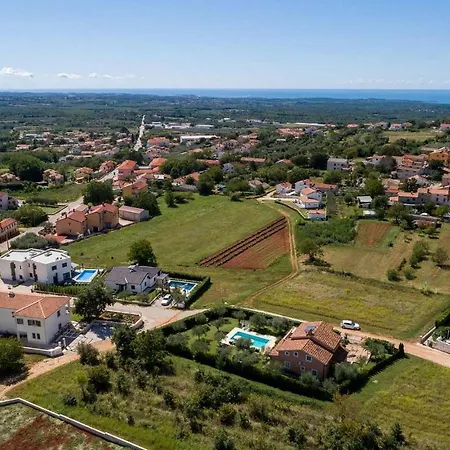 Klara * Kaštelir
